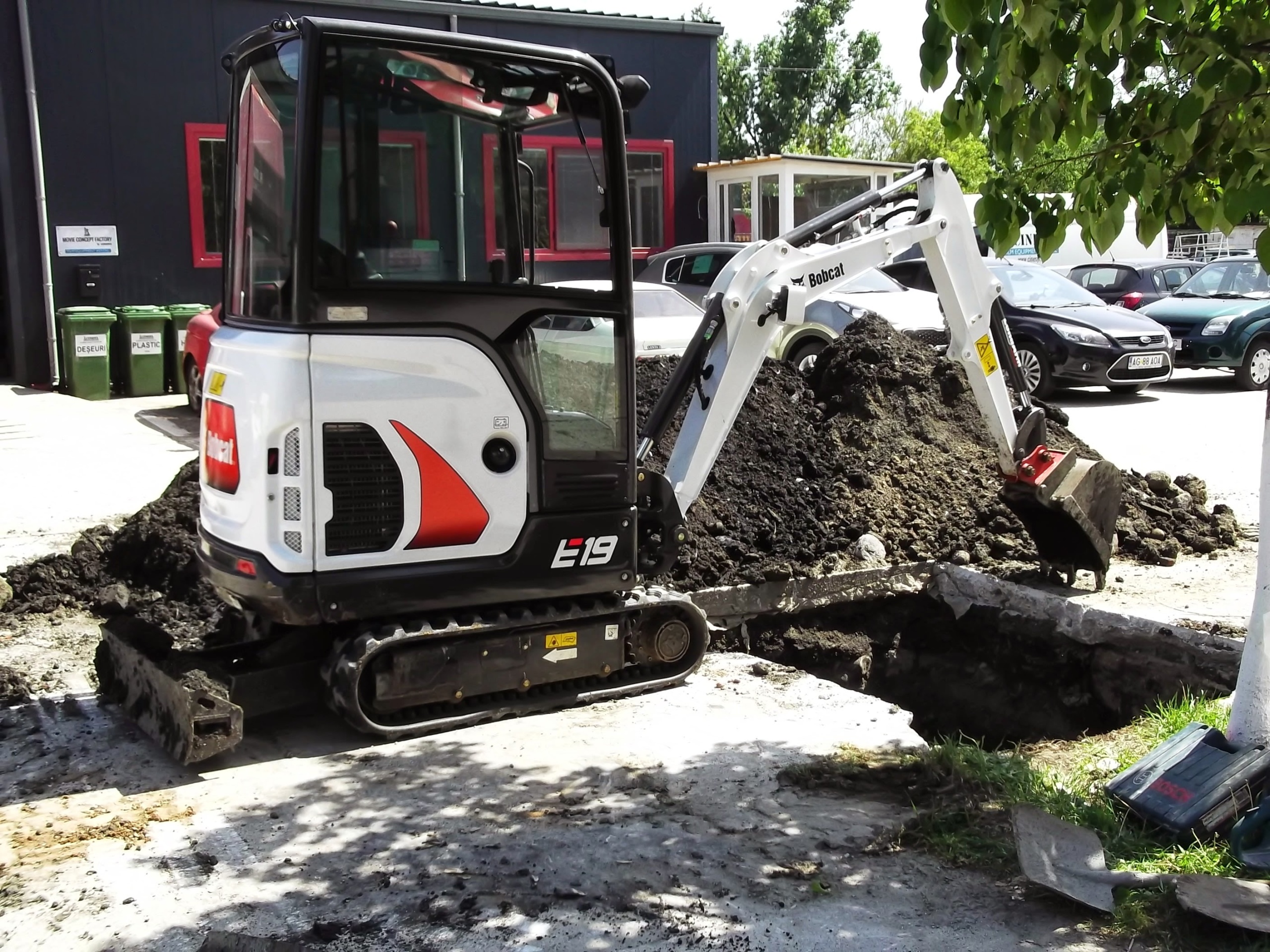 Excavator de inchiriat Suceava - lucrari de sapatura