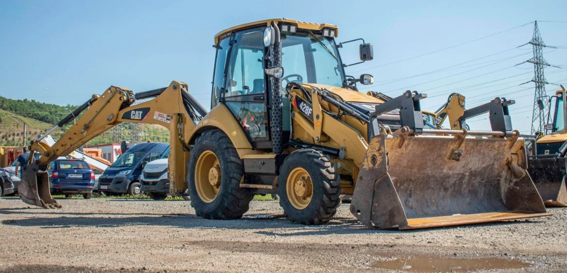 Inchiriere excavator Suceava - lucrari sapaturi si terasamente